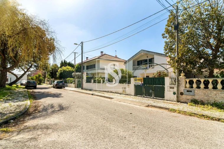 Moradia T5 para Venda em Charneca de Caparica e Sobreda Foto 1
