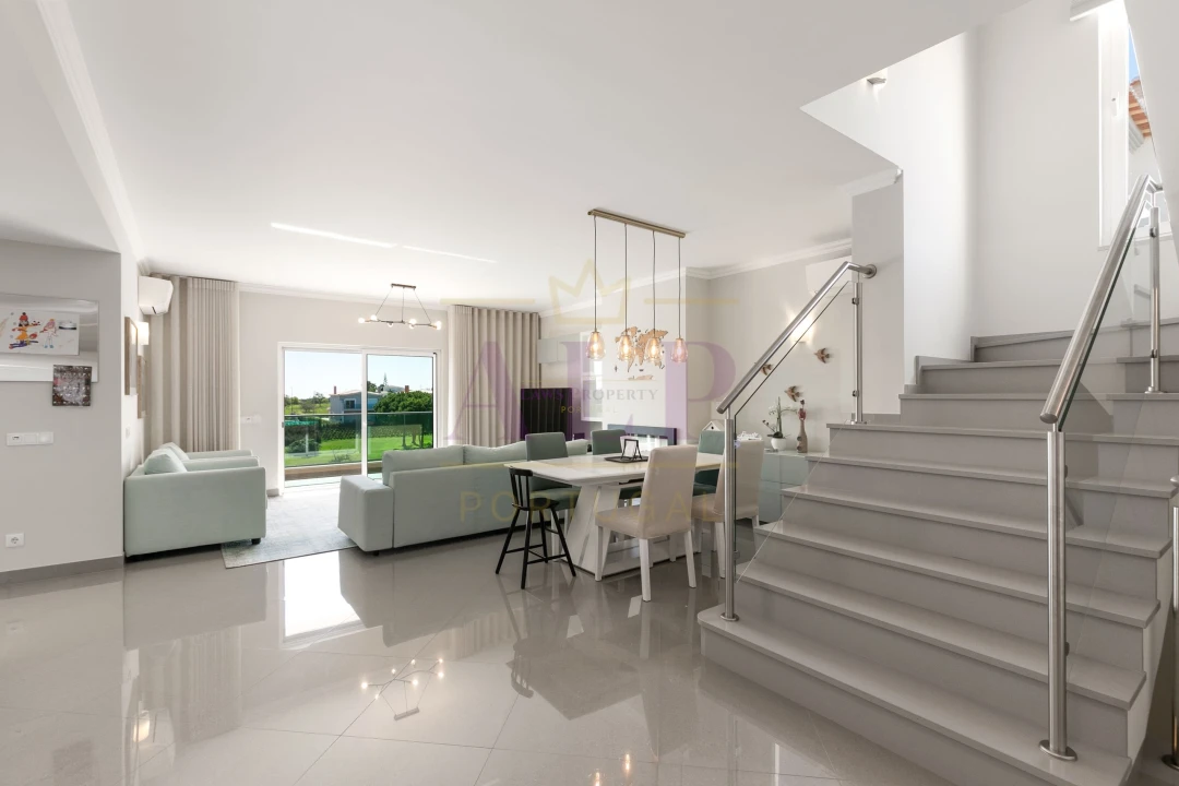 Moradia T5 para Venda em Lagos (São Sebastião e Santa Maria) Foto 9