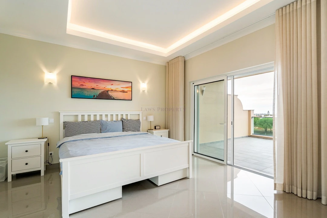 Moradia T5 para Venda em Lagos (São Sebastião e Santa Maria) Foto 15