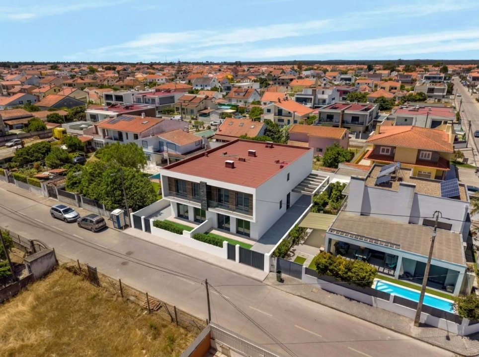 Moradia T4 para Venda em Fernao Ferro Foto 1