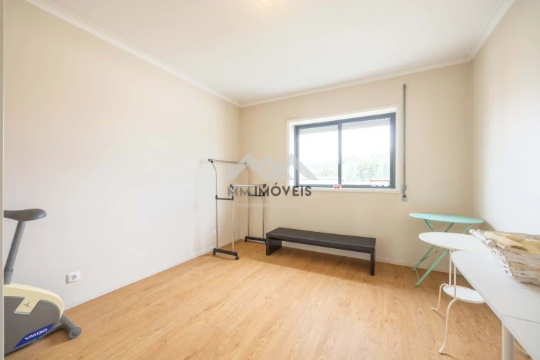 Apartamento T3 para Arrendamento em Vilar de Andorinho Foto 16