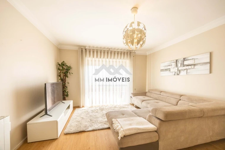 Apartamento T3 para Arrendamento em Vilar de Andorinho Foto 3