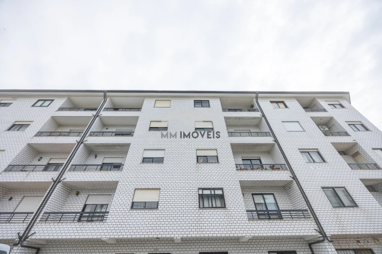 Apartamento T3 para Arrendamento em Vilar de Andorinho Foto 32