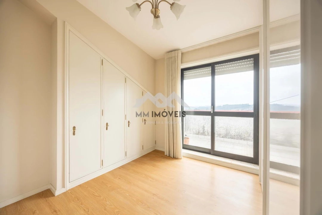 Apartamento T3 para Arrendamento em Vilar de Andorinho Foto 30