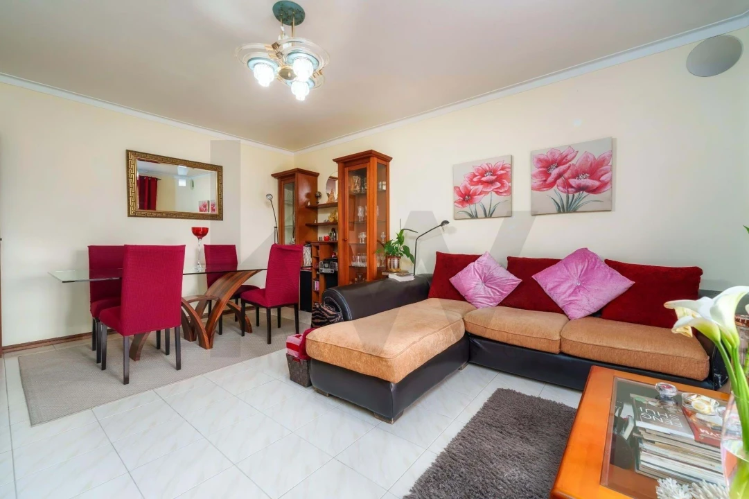 Apartamento T2 para Venda em Quelfes Foto 7