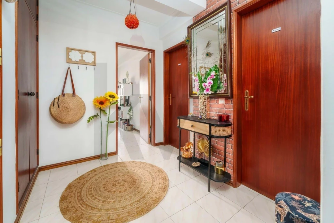 Apartamento T2 para Venda em Quelfes Foto 17