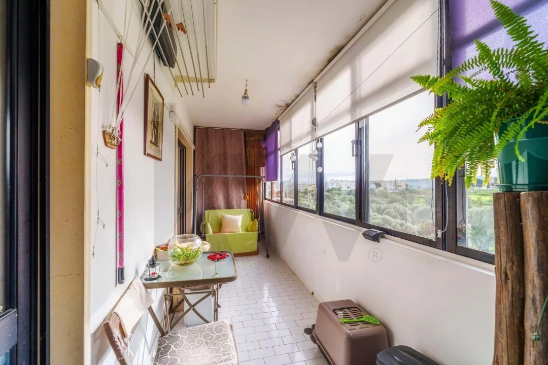 Apartamento T2 para Venda em Quelfes Foto 4