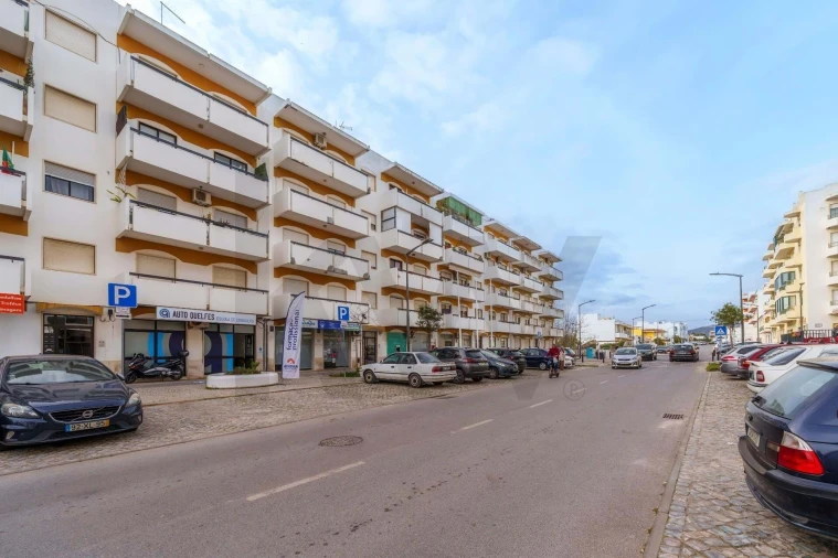 Apartamento T2 para Venda em Quelfes Foto 21