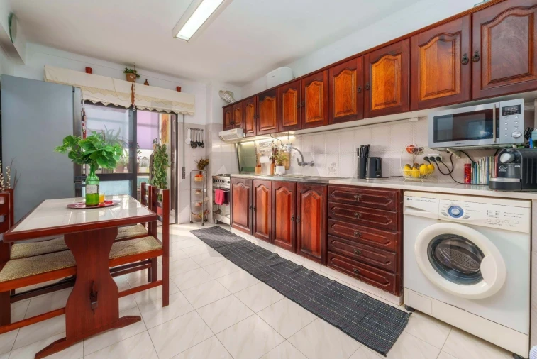 Apartamento T2 para Venda em Quelfes Foto 1