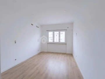 Apartamento T3 para Venda em Benfica