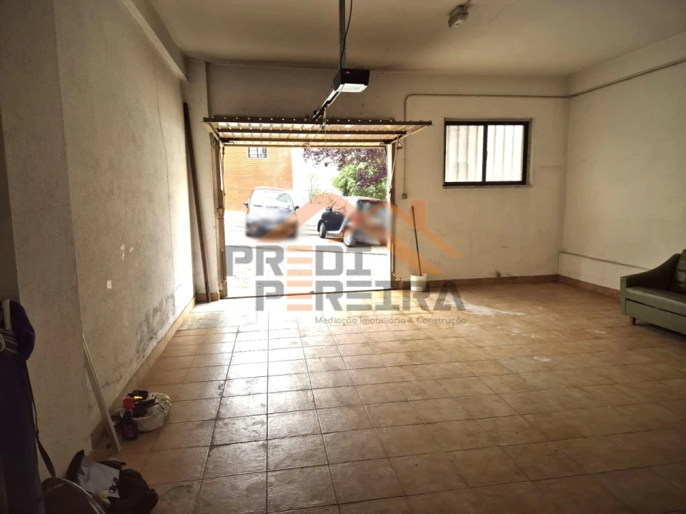Garagem para Arrendamento em Odivelas Foto 2