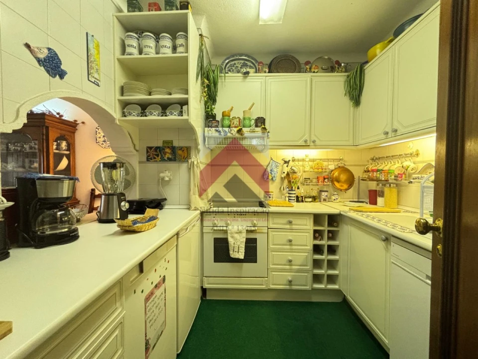 Apartamento T1 para Venda em Quarteira Foto 8