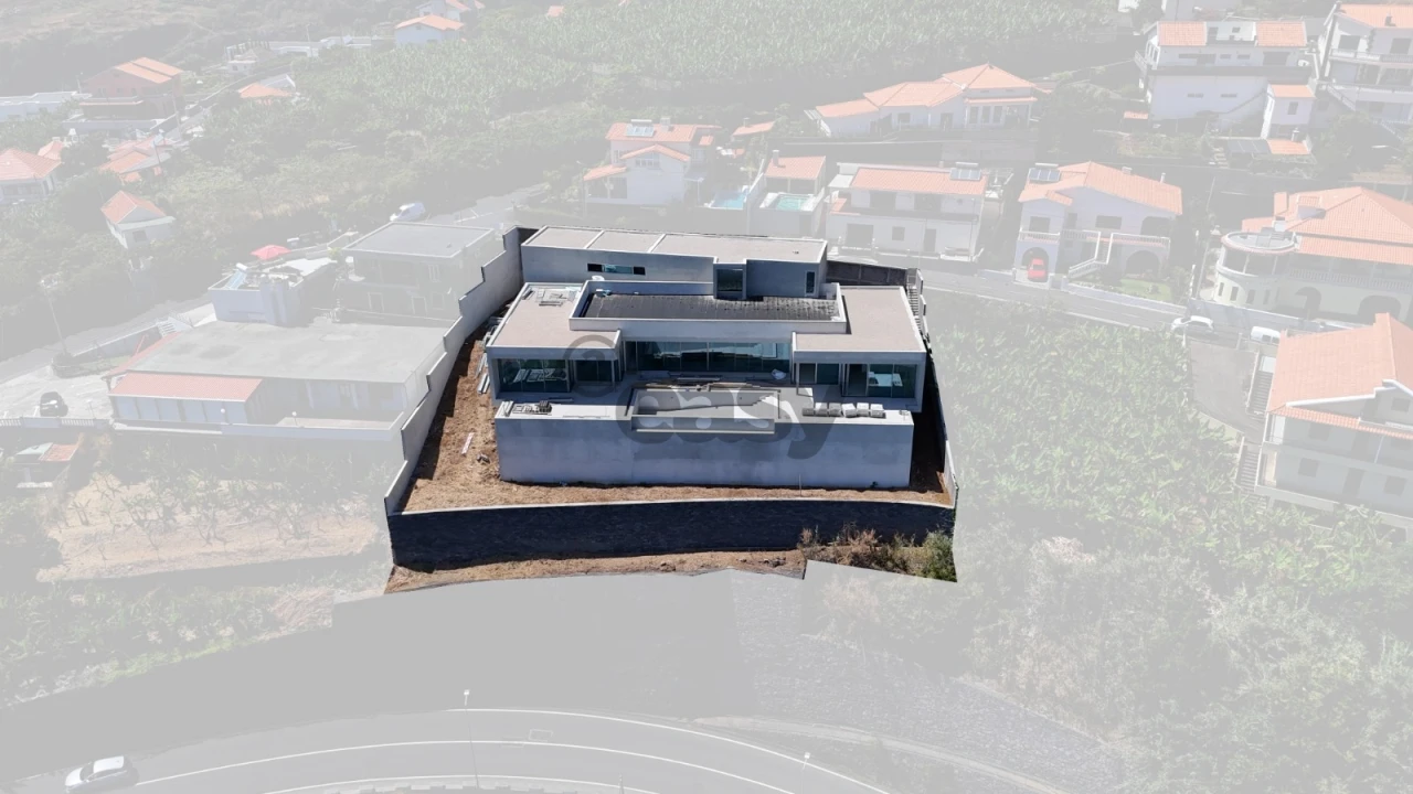 Moradia T4 para Venda em Calheta Foto 46