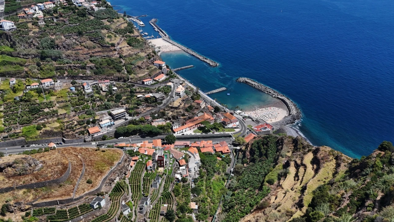 Moradia T4 para Venda em Calheta Foto 56