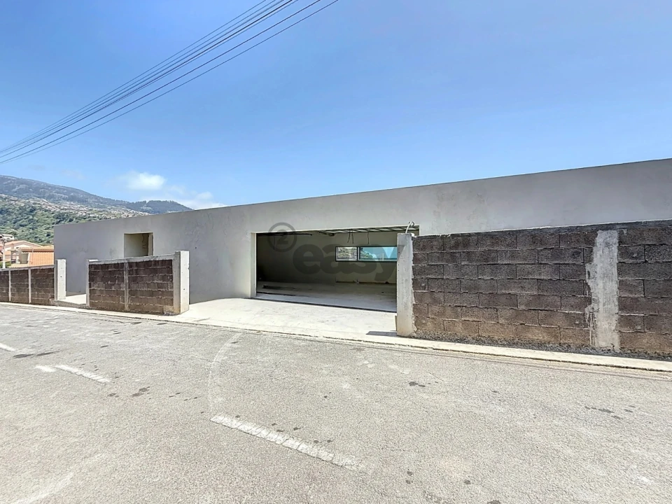 Moradia T4 para Venda em Calheta Foto 3