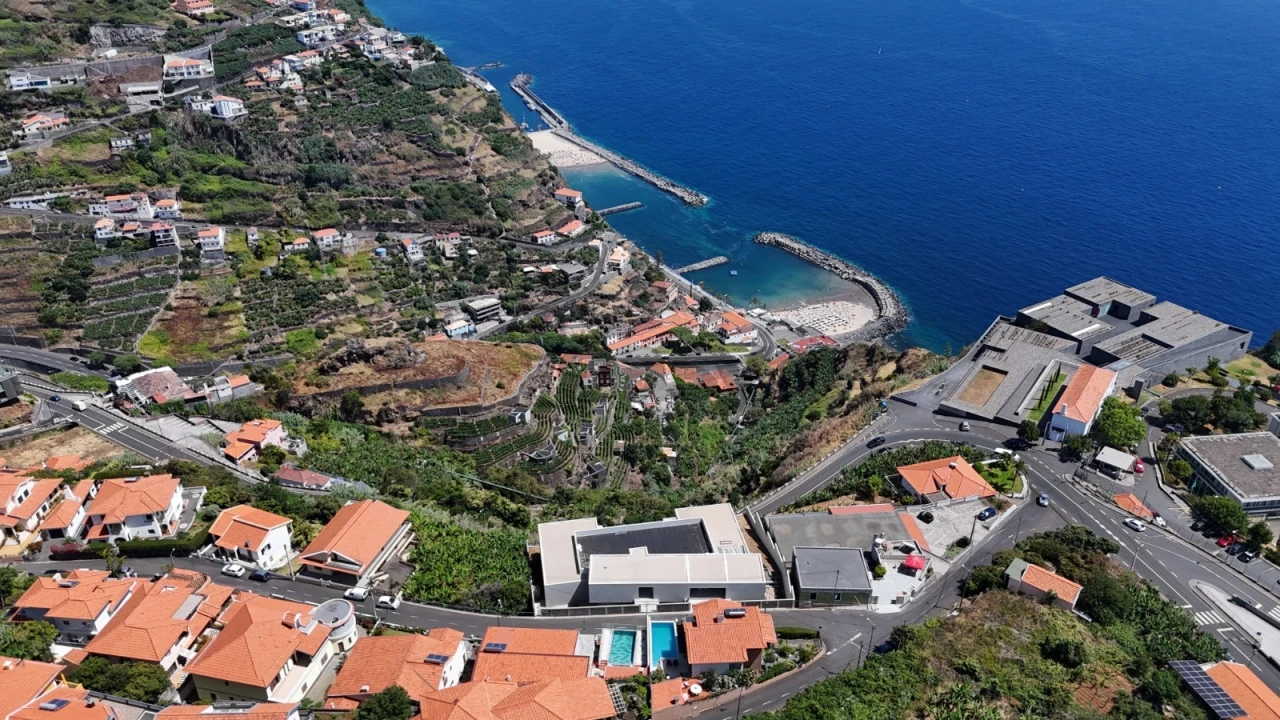 Moradia T4 para Venda em Calheta Foto 55