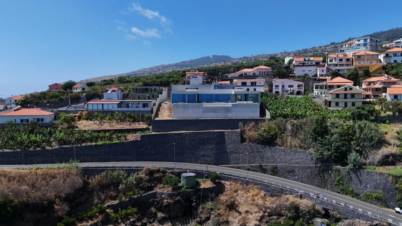 Moradia T4 para Venda em Calheta Foto 47