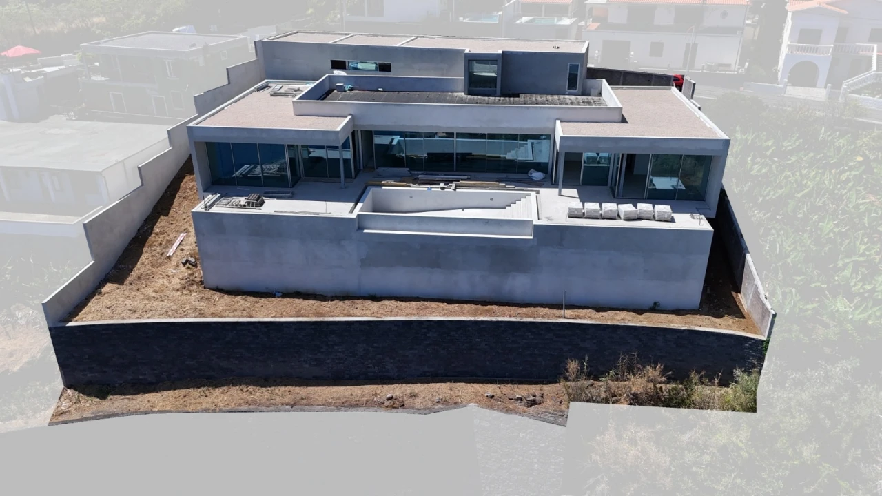 Moradia T4 para Venda em Calheta Foto 44