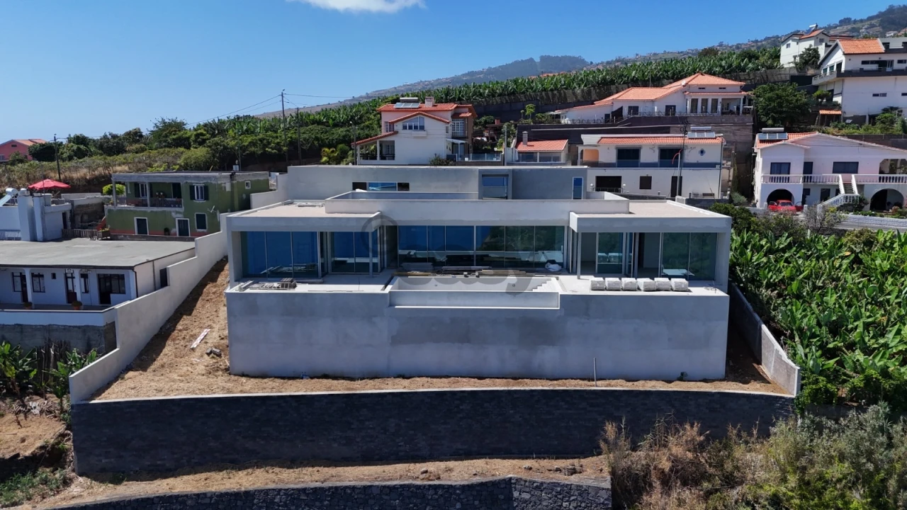 Moradia T4 para Venda em Calheta Foto 1