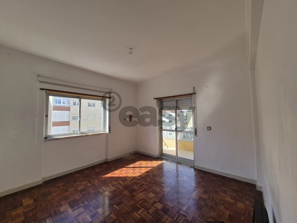 Apartamento T2 para Venda em Rio de Mouro Foto 5