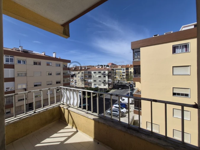 Apartamento T2 para Venda em Rio de Mouro Foto 6