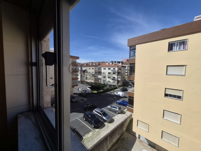 Apartamento T2 para Venda em Rio de Mouro Foto 4