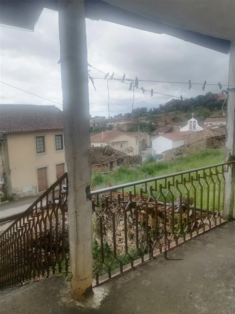Moradia T3 para Venda em Mogadouro, Valverde, Vale de Porco e Vilar de Rei Foto 1