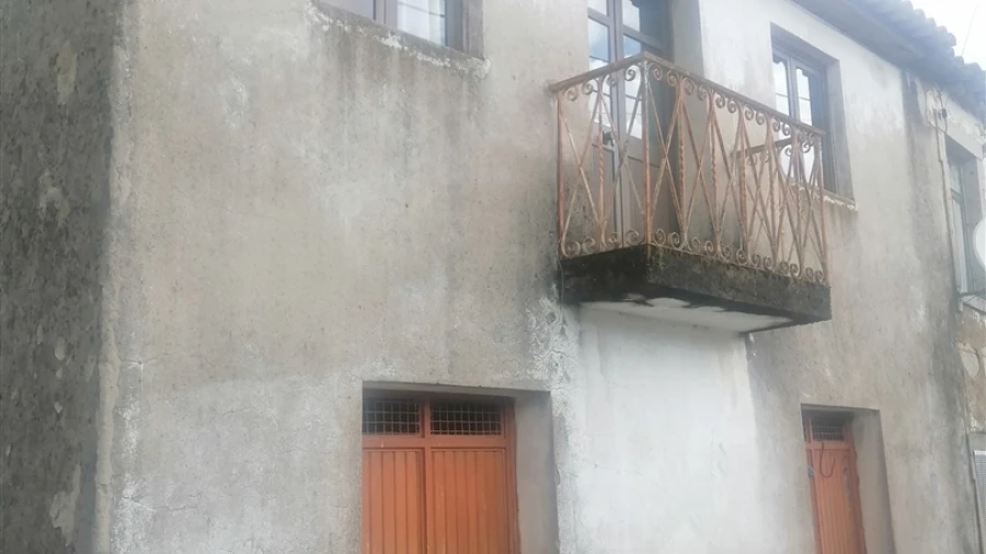 Moradia T3 para Venda em Mogadouro, Valverde, Vale de Porco e Vilar de Rei