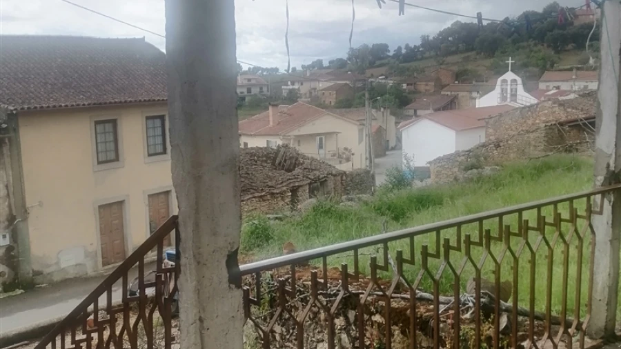 Moradia T3 para Venda em Mogadouro, Valverde, Vale de Porco e Vilar de Rei