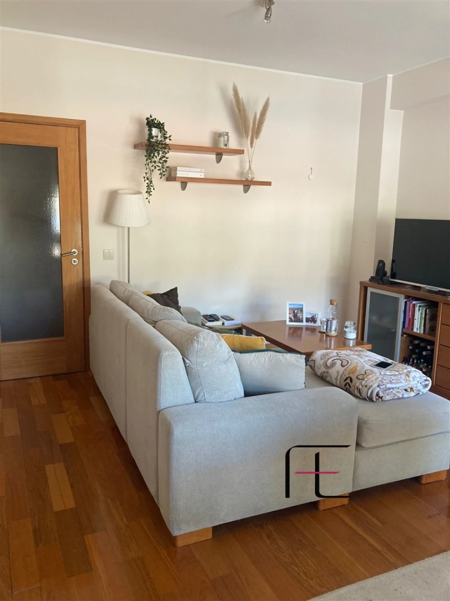 Apartamento T1 para Arrendamento em Canelas Foto 7