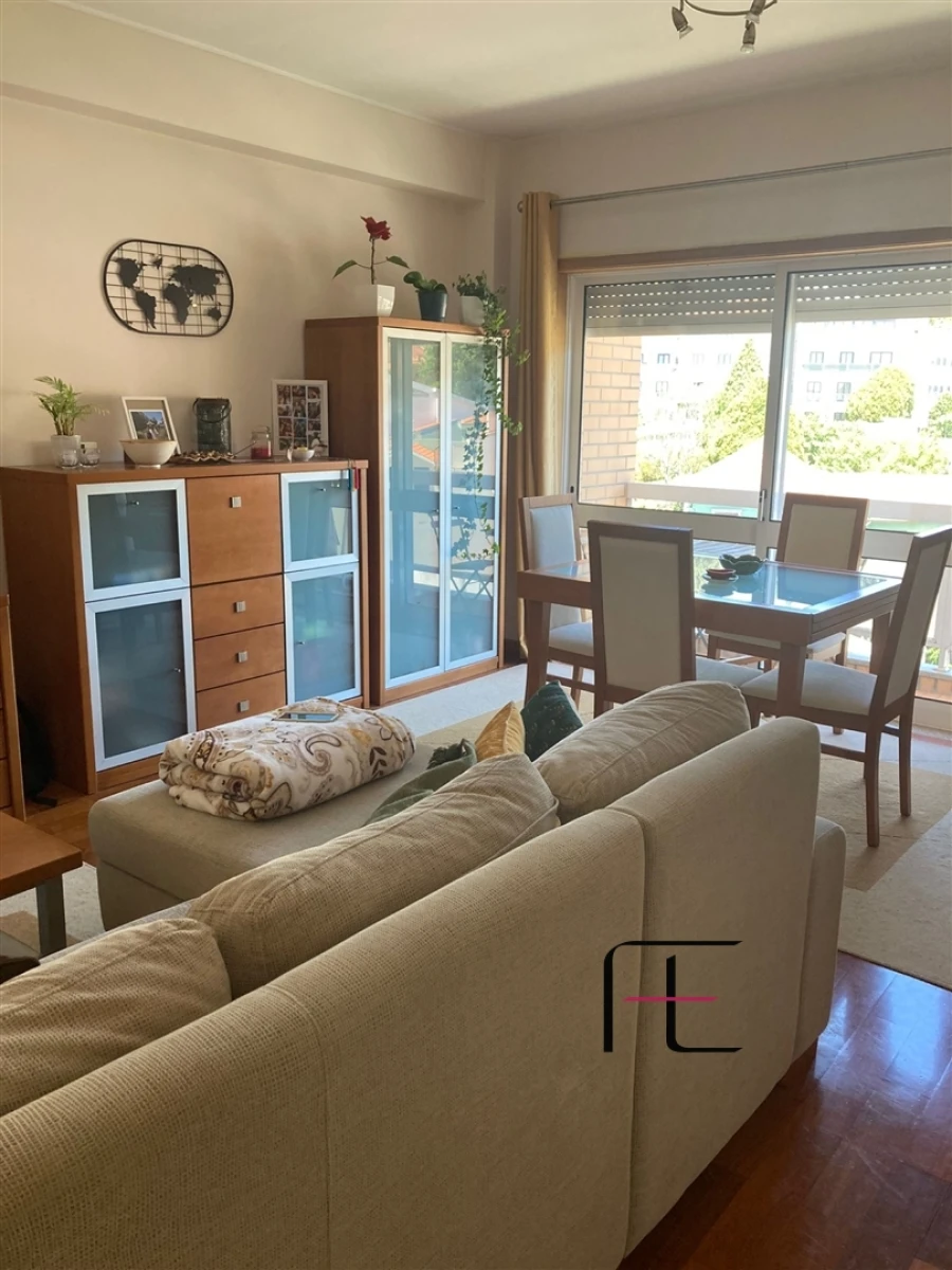 Apartamento T1 para Arrendamento em Canelas Foto 6