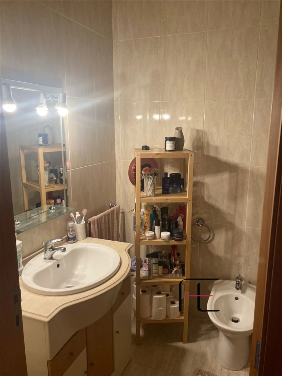 Apartamento T1 para Arrendamento em Canelas Foto 11