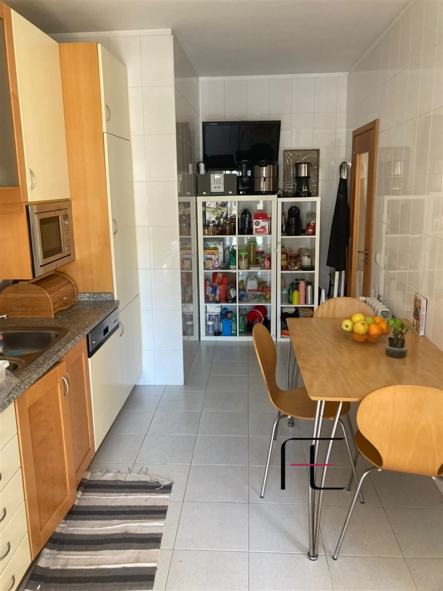 Apartamento T1 para Arrendamento em Canelas Foto 2