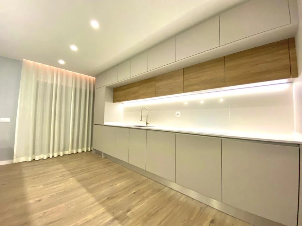 Apartamento T5 para Venda em Faro (Sé e São Pedro) Foto 3