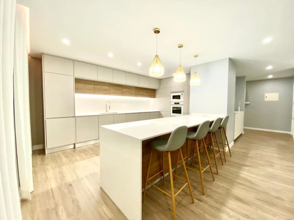 Apartamento T5 para Venda em Faro (Sé e São Pedro) Foto 4