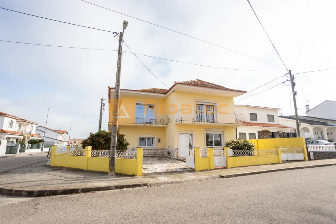 Moradia T5 para Venda em Alpiarça Foto 1