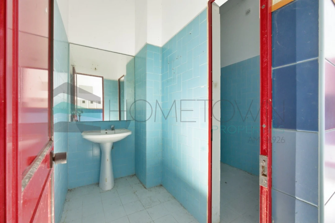 Loja para Venda em Quarteira Foto 3