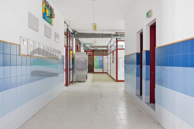 Loja para Venda em Quarteira Foto 1