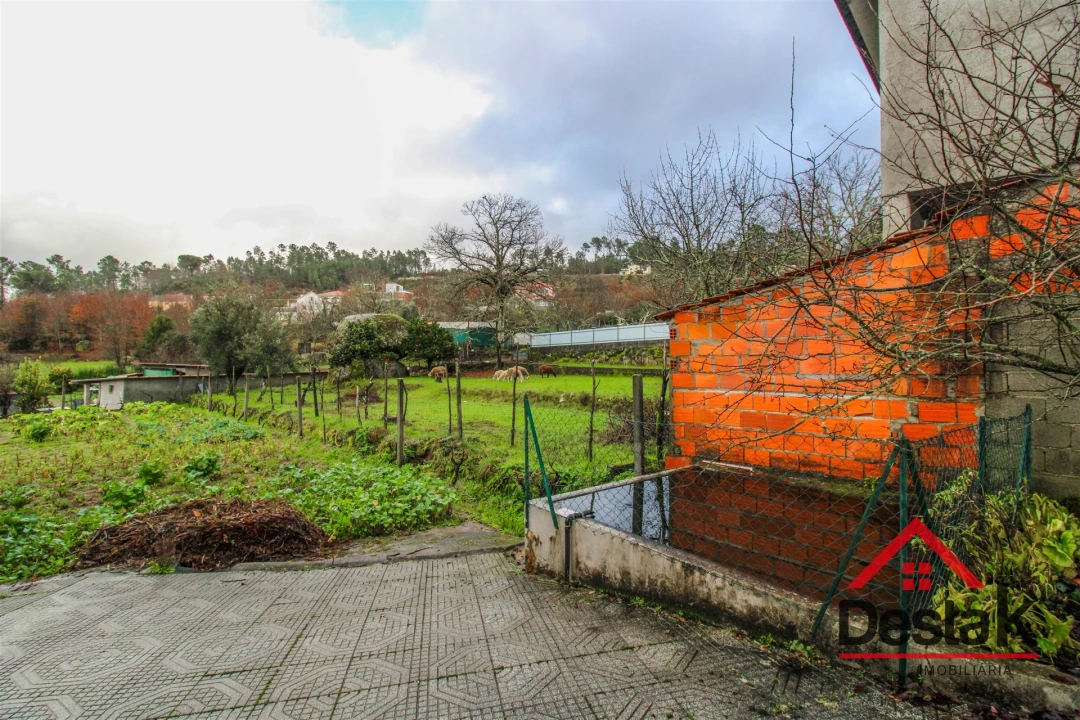 Moradia T3 para Venda em Orgens Foto 16