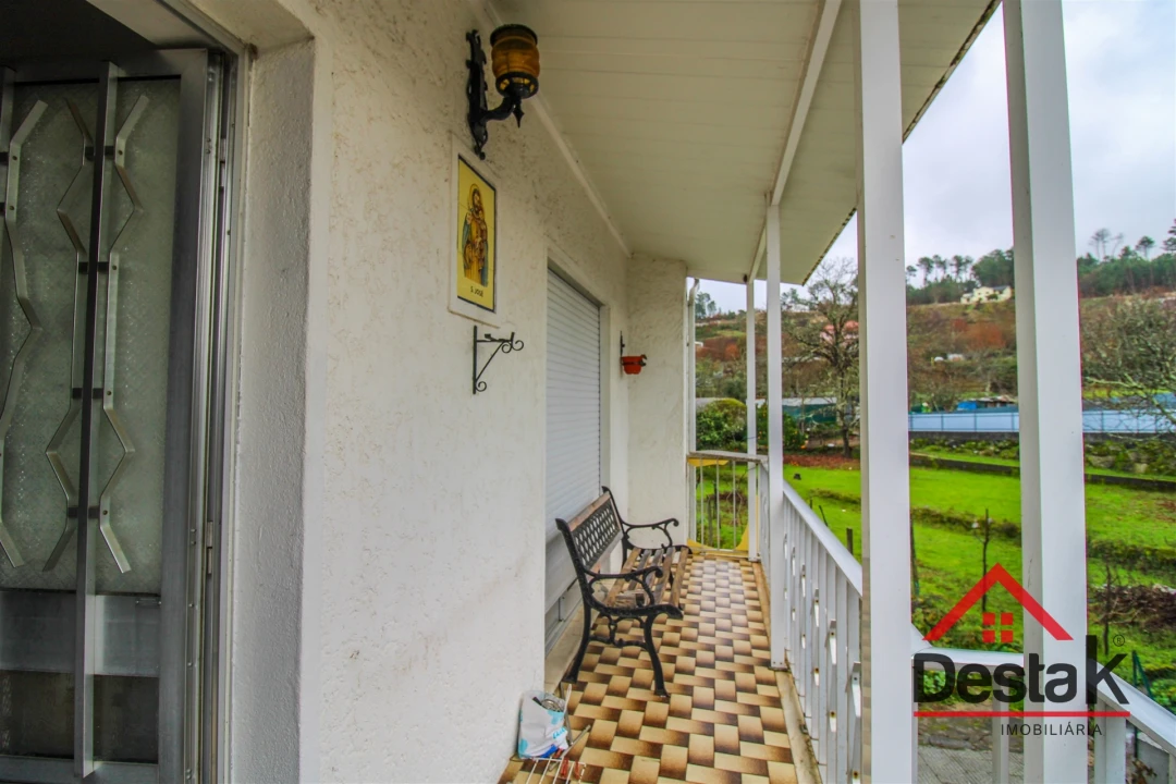 Moradia T3 para Venda em Orgens Foto 5