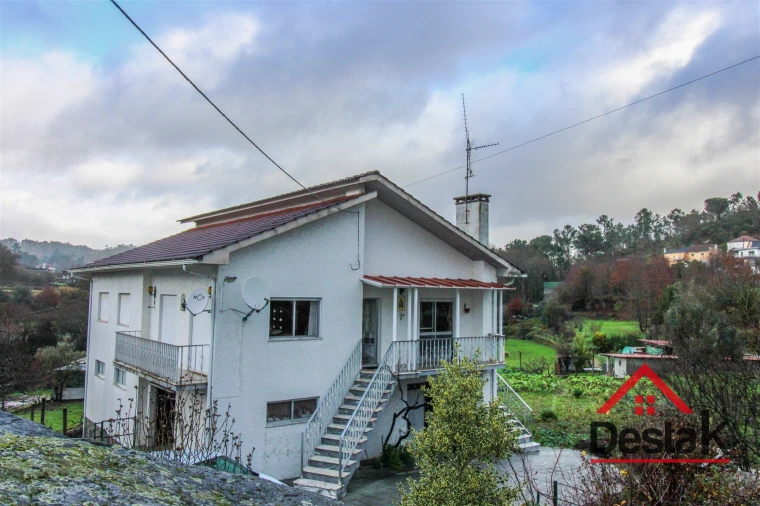 Moradia T3 para Venda em Orgens