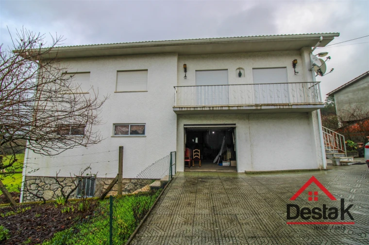 Moradia T3 para Venda em Orgens Foto 4