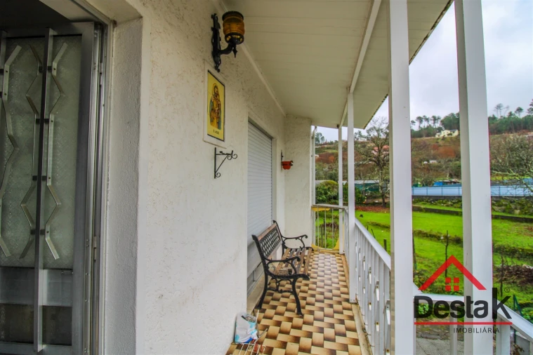 Moradia T3 para Venda em Orgens Foto 5