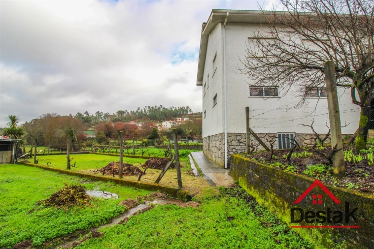 Moradia T3 para Venda em Orgens Foto 17