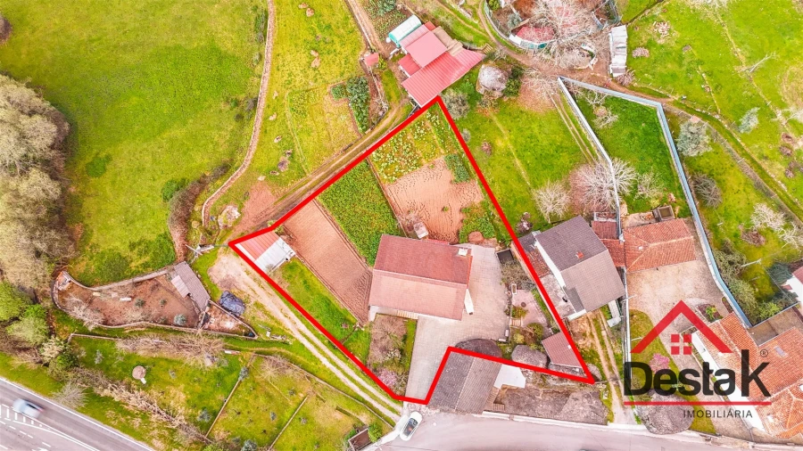 Moradia T3 para Venda em Orgens Foto 18