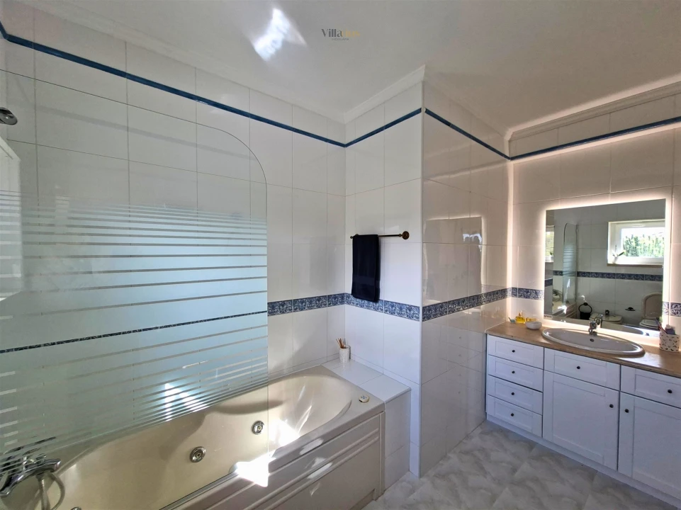 Moradia T5 para Venda em Casais e Alviobeira Foto 66