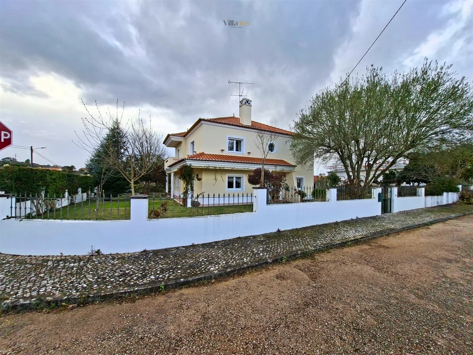 Moradia T5 para Venda em Casais e Alviobeira Foto 102