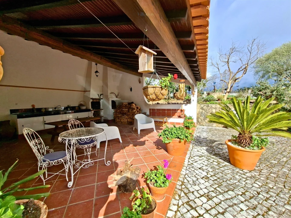 Moradia T5 para Venda em Casais e Alviobeira Foto 10