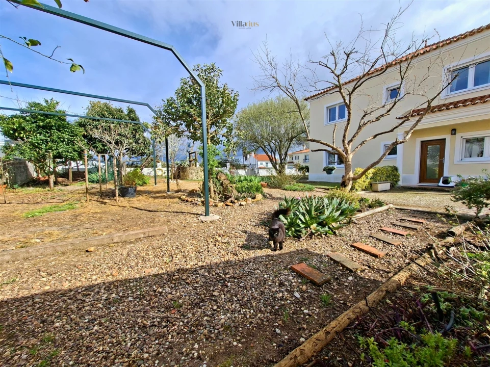 Moradia T5 para Venda em Casais e Alviobeira Foto 99