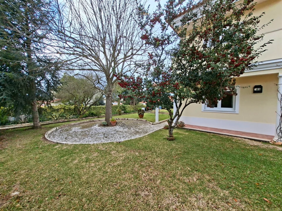 Moradia T5 para Venda em Casais e Alviobeira Foto 90